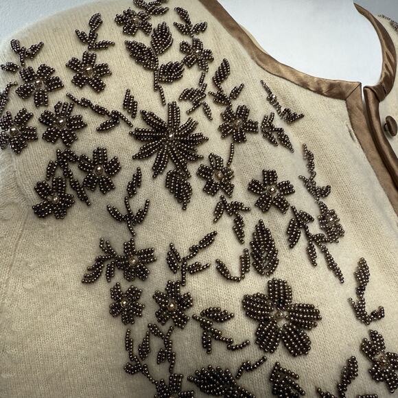 Cardigan Sweater Vintage 1950s Crewneck Cream Women Size S/M Floral Beadwork - Picture 15 of 16